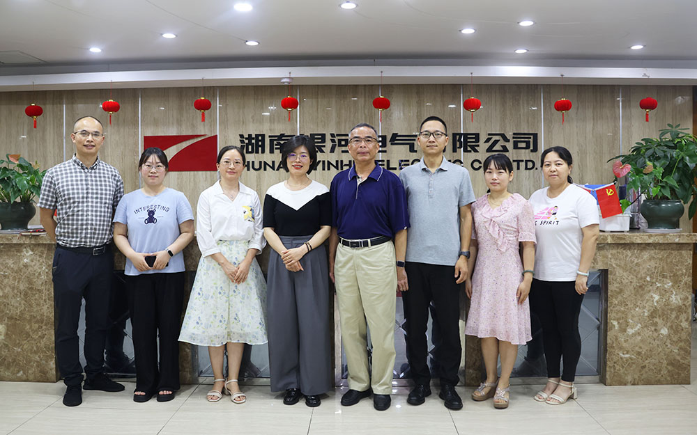 經開區(qū)人才局領導蒞臨我司指導 經開區(qū)人才局領導蒞臨我司指導